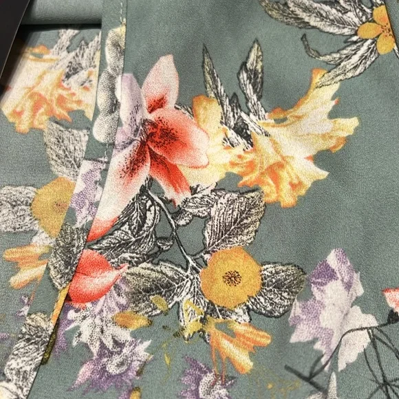 Floral Green Surplice Top - Picture 9 of 13